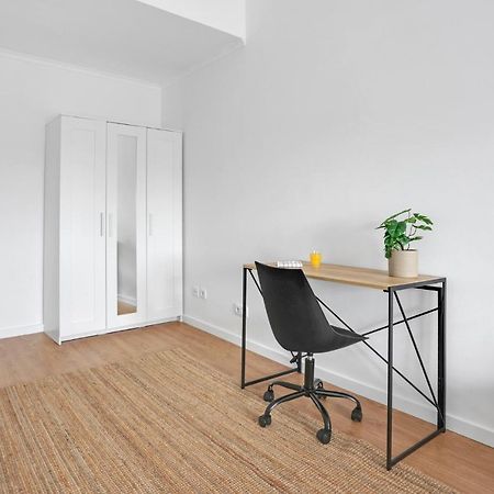 Sunny 2 Bedroom Apartment In Almada - Balconies With River View Exterior foto