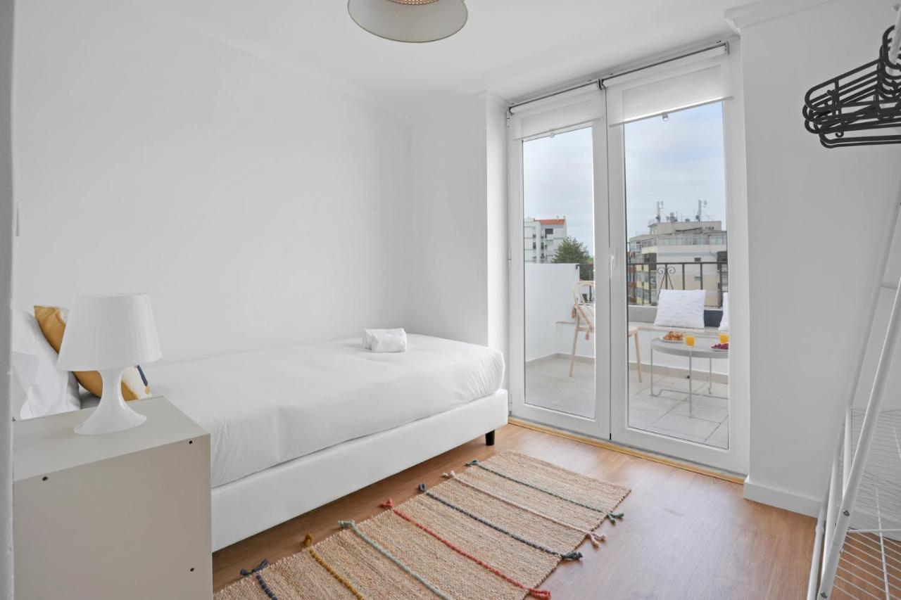Sunny 2 Bedroom Apartment In Almada - Balconies With River View Exterior foto