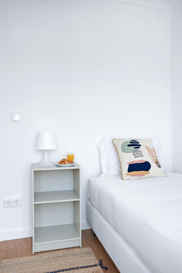 Sunny 2 Bedroom Apartment In Almada - Balconies With River View Exterior foto
