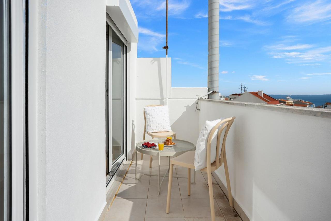 Sunny 2 Bedroom Apartment In Almada - Balconies With River View Exterior foto
