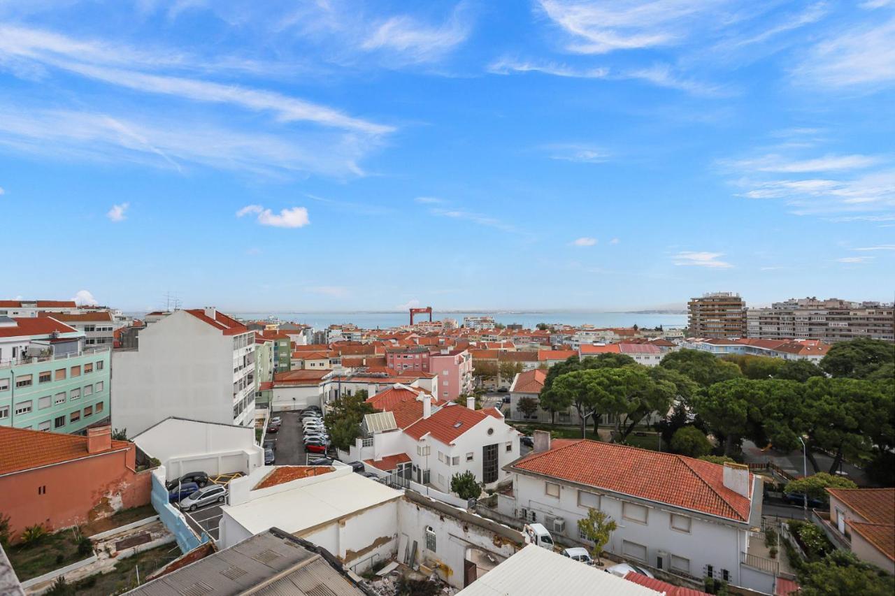 Sunny 2 Bedroom Apartment In Almada - Balconies With River View Exterior foto